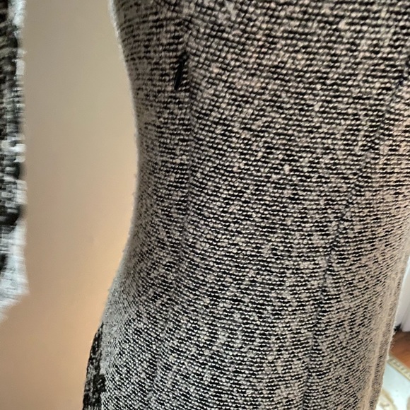 Gorgeous embroidery detailed dress with lining - Picture 4 of 8